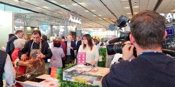 Teruel promociona en Aratur sus cielos ideales para la observación de estrellas